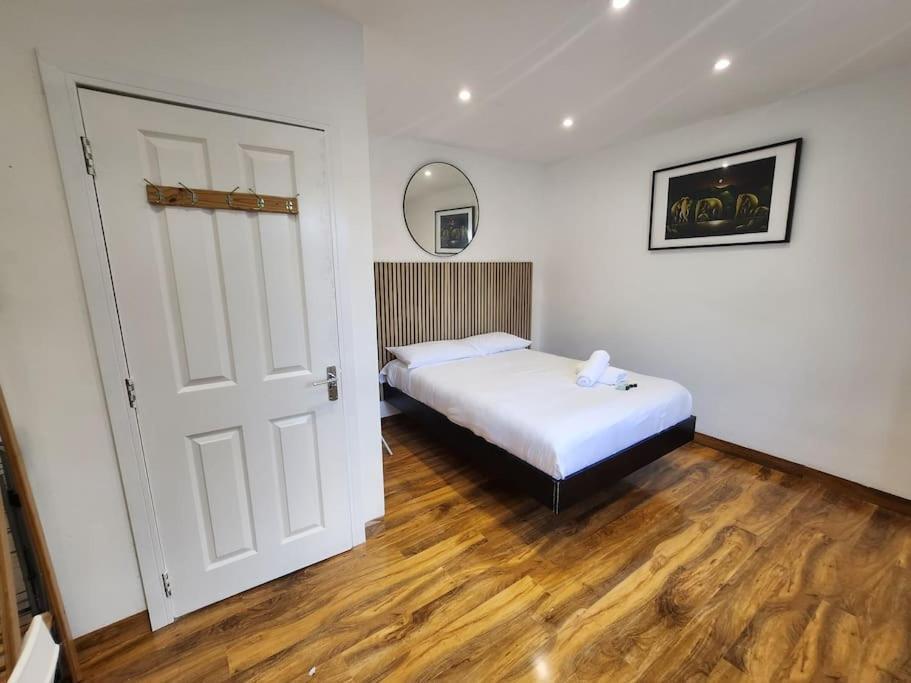 Spacious And Bright One Bedroom Apartment Oxford Kültér fotó