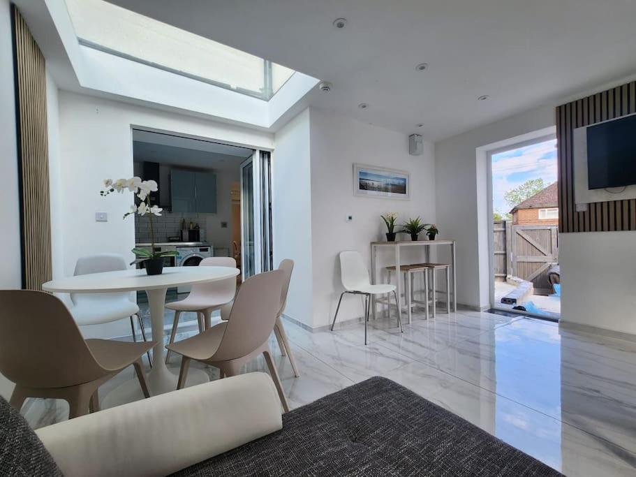 Spacious And Bright One Bedroom Apartment Oxford Kültér fotó