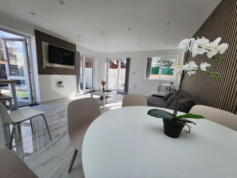 Spacious And Bright One Bedroom Apartment Oxford Kültér fotó