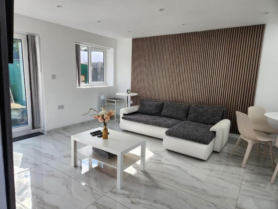 Spacious And Bright One Bedroom Apartment Oxford Kültér fotó